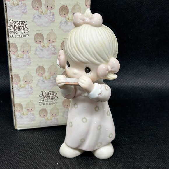 Precious Moments "Lord, Give Me a Song" figurine - Picture 1 of 5